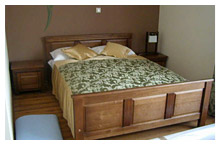 łóżko z drewna na wymiar